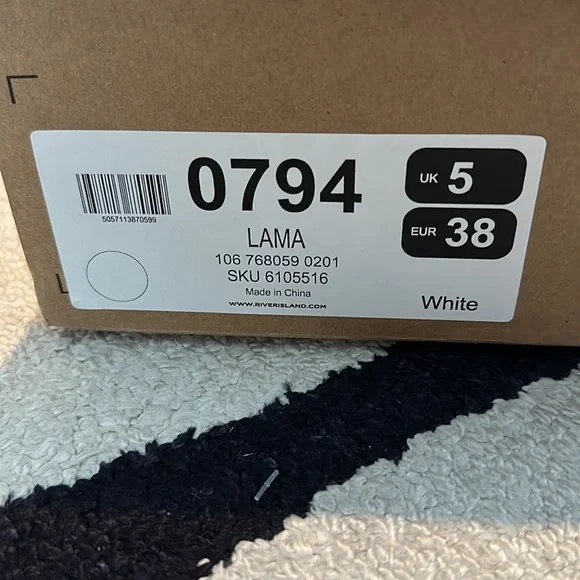 River Island Chunky Boots in contrasting black and white - Picture 3 of 5